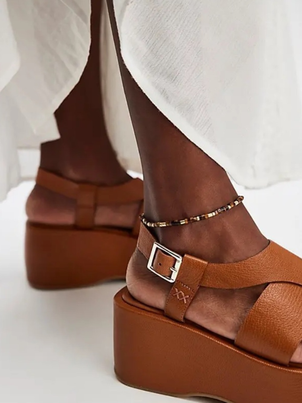 Holt Flatform Sandals
NWT
Color - cognac - Picture 5 of 7